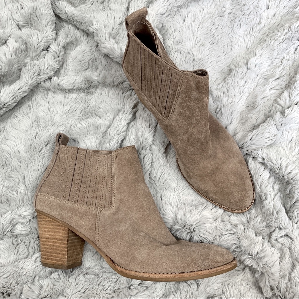 Dolce Vita Jorie Chelsea pull on boots 10 suede